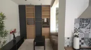 Salon rénové avec mur lissé, peinture et led encastrées dans le faux plafond