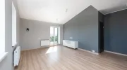 Rénovation d'un appartemment à Vitrolles avec reprise des murs et ragréage pour parquet stratifié