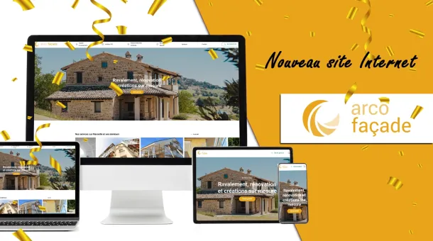 4 devices sur lesquels s'affichent la page d'accueil du site arco façade avec en fond jaune le logo