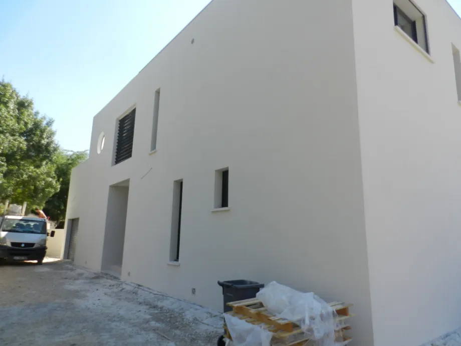 Résultat de la façade avec isolation par l'extérieur ITE d'une villa