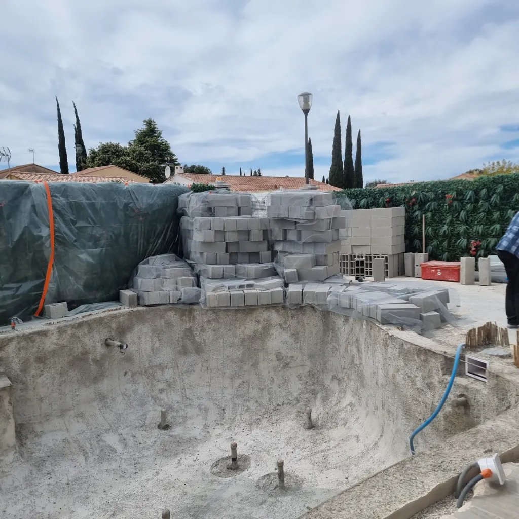 piscine en cours de création autre vue