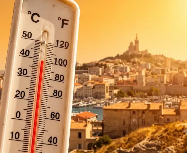 Marseille les façades et la canicule de juin à août