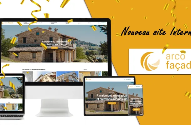 4 devices sur lesquels s'affichent la page d'accueil du site arco façade avec en fond jaune le logo