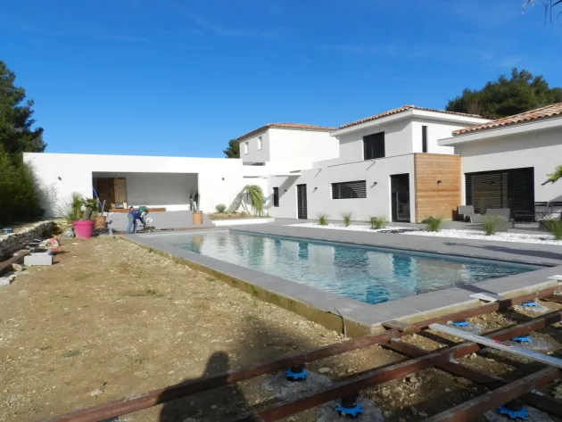 façade  provençale d'une villa rénovée par arco façade