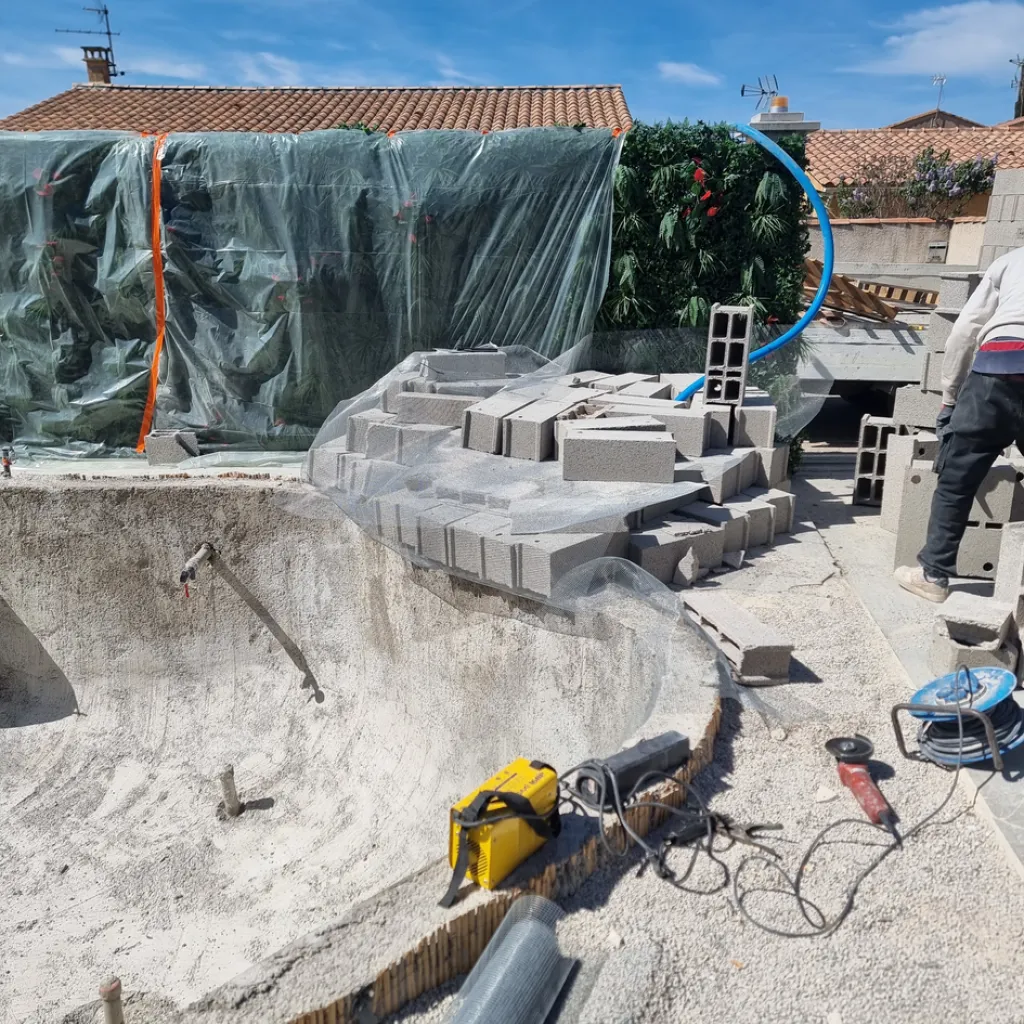 piscine en cours de création autre vue